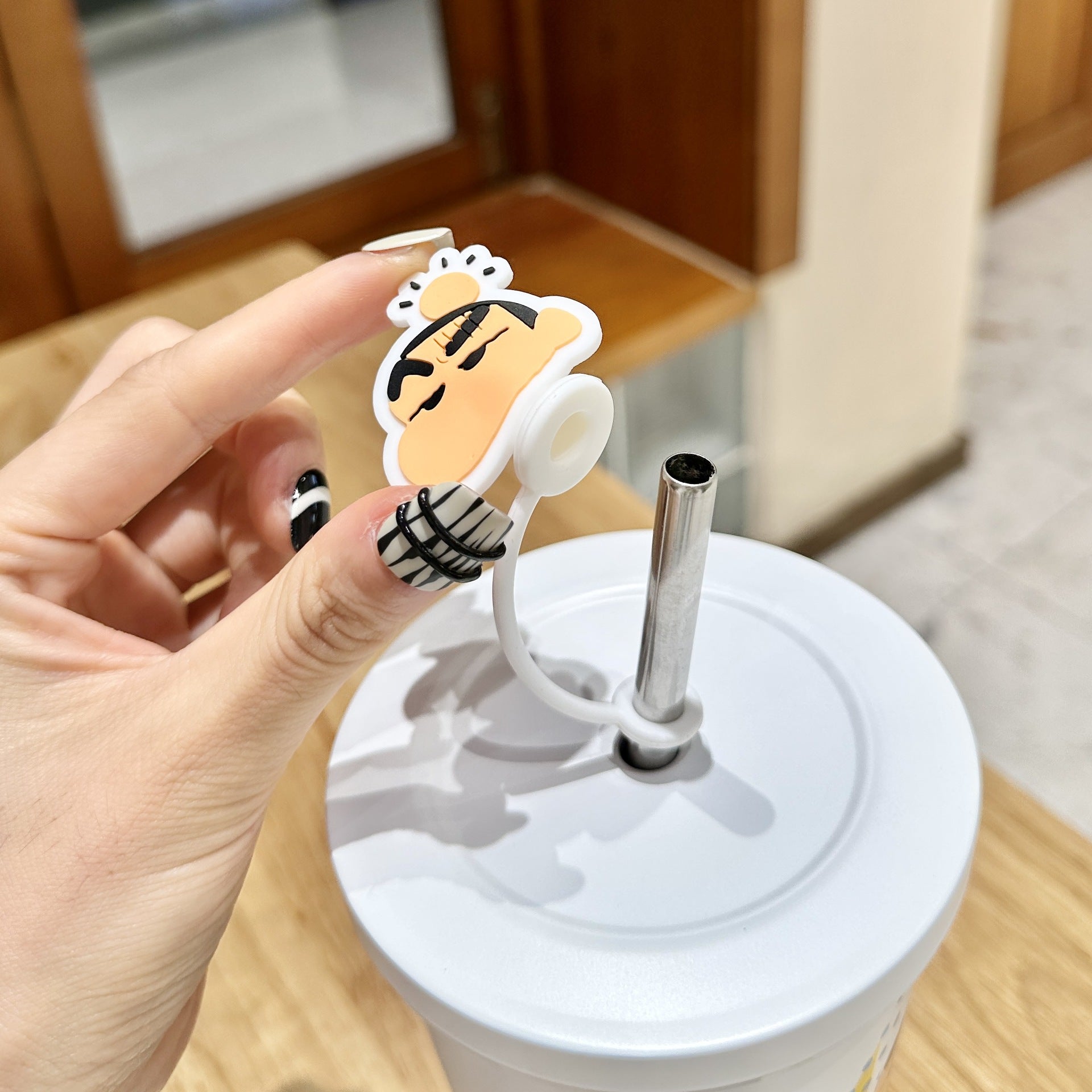 Crayon Shin-chan Large Capacity Straw Water Bottle