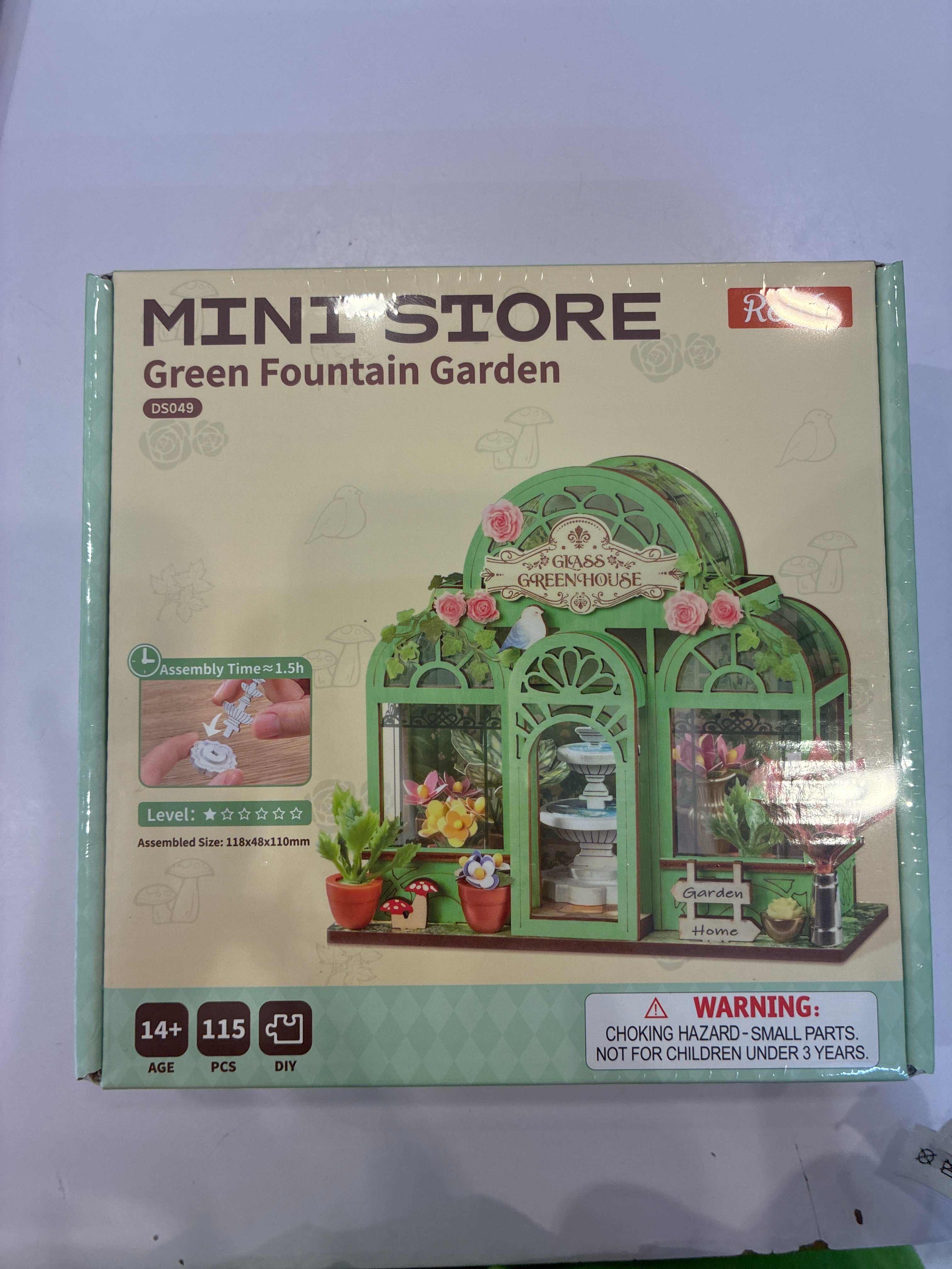 Rolife Mini Store Green Fountain Garden