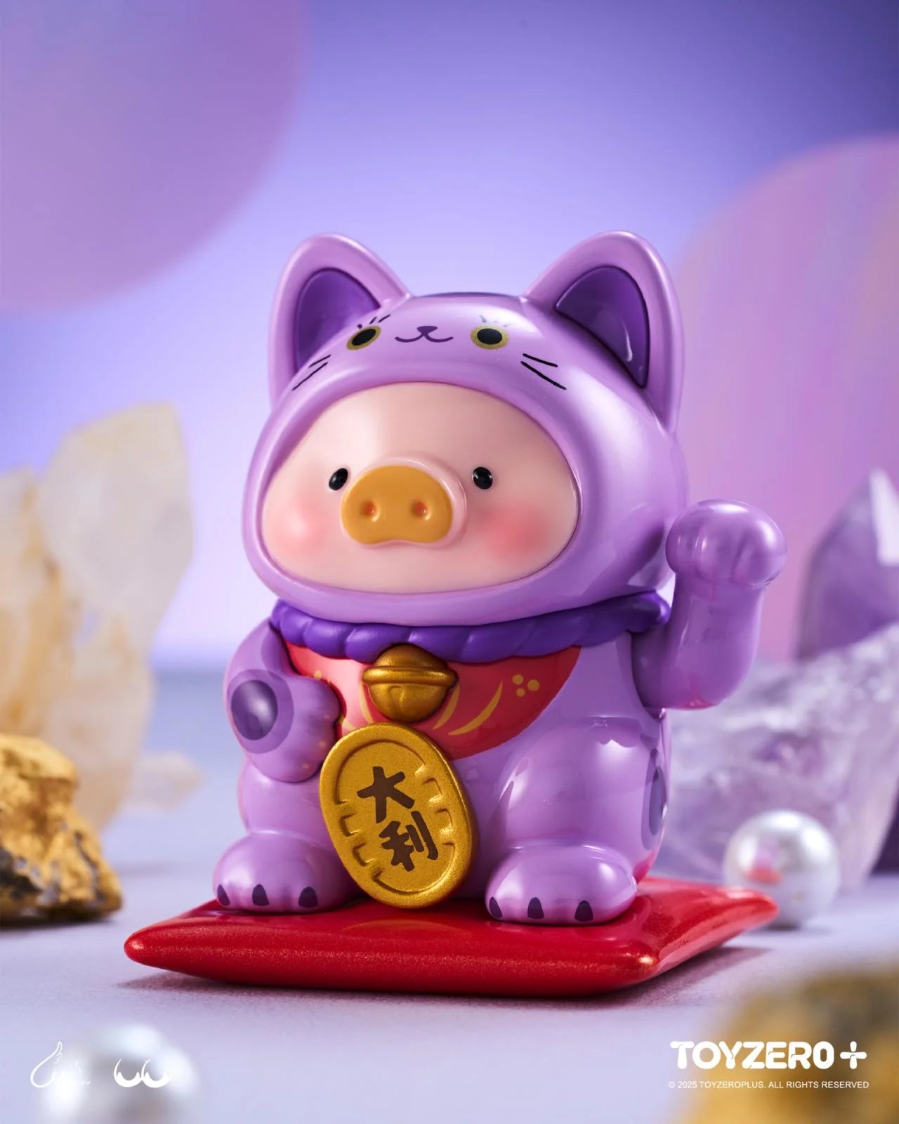 Lulu the piggy lucky cat