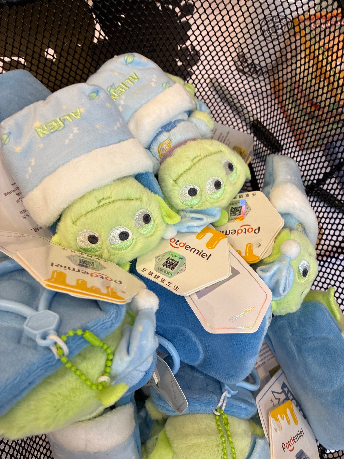 Alien sleepy keychain